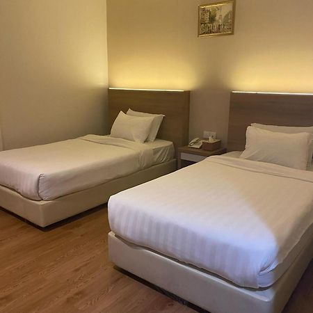 Lovina Inn - Nagoya Batam Esterno foto