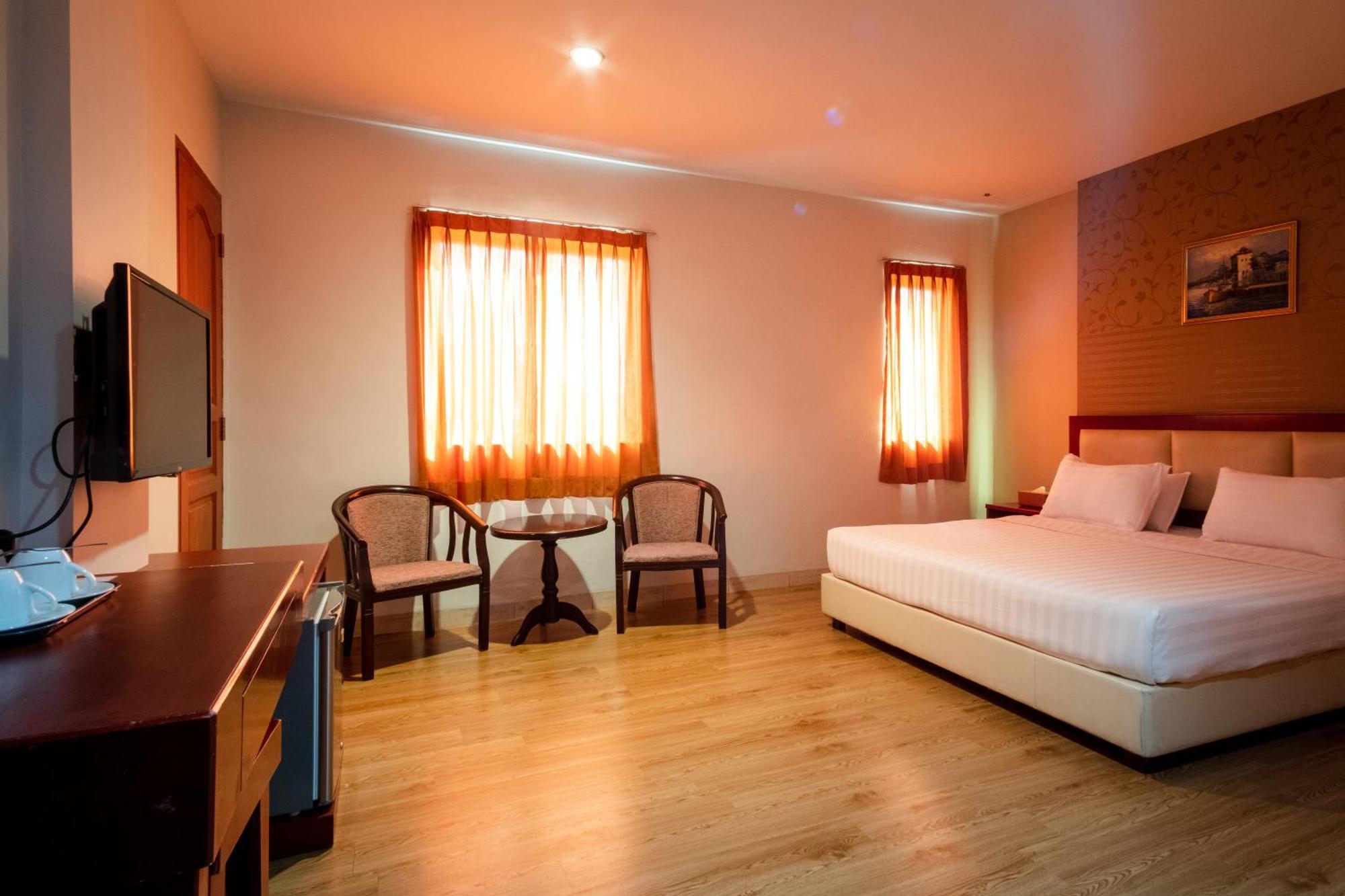 Lovina Inn - Nagoya Batam Esterno foto