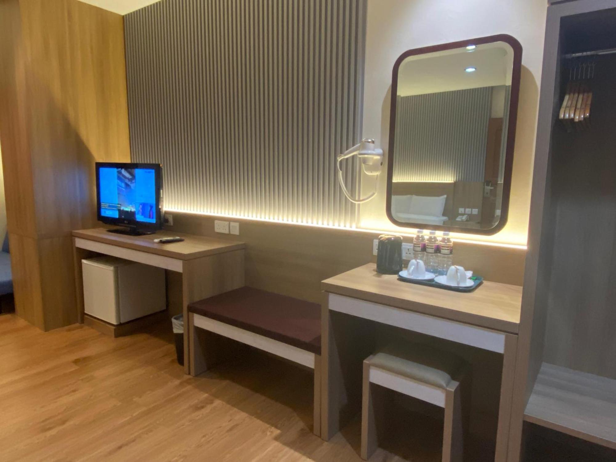 Lovina Inn - Nagoya Batam Esterno foto
