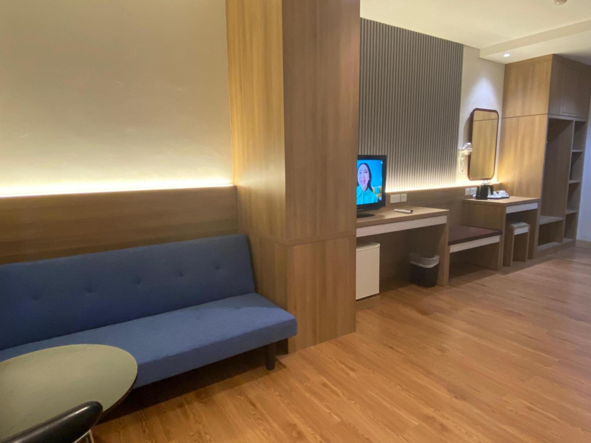 Lovina Inn - Nagoya Batam Esterno foto
