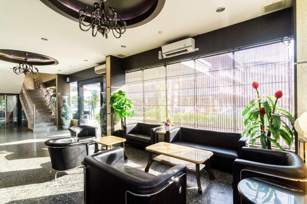 Lovina Inn - Nagoya Batam Esterno foto